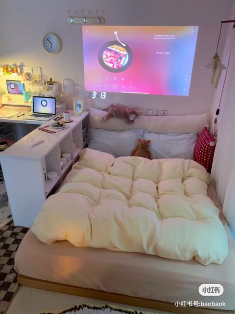 Aesthetic Bedroom For 2 People, Room Layout Bedroom 2 Beds, Floor On Bed Aesthetic, Room Ideas With Bed On Floor, Rooms With Bed On The Floor, Bed On The Floor Ideas Cozy Bedroom Mattress, Room Ideas Aesthetic Bed On Floor, Room Ideas Bed On The Floor, Bedroom Ideas Floor Bed