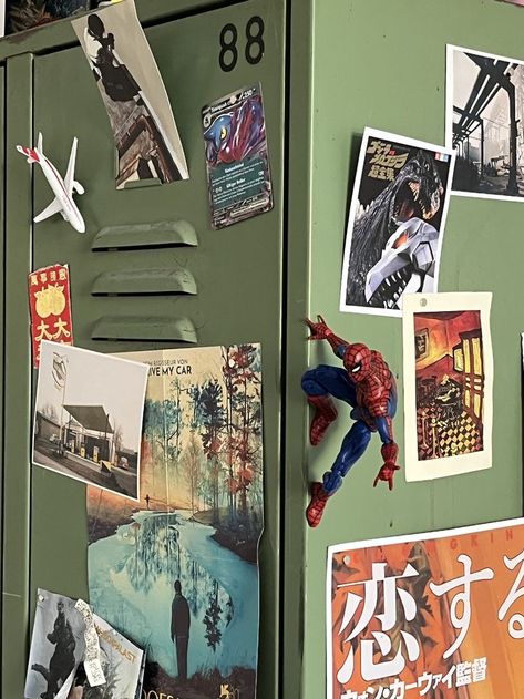 Marvel House Decor, Room Ideas Marvel, Spider Man Room Aesthetic, Spiderman Room Aesthetic, Spider-man Room, Transformers Bedroom, Nerd Room Aesthetic, Spider Man Bedroom Ideas, Spider Man Room