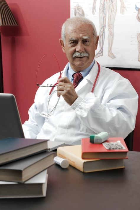 Doctor Reference, Doctor Poses, Doctor Portrait, Doctor Photo, Smiling Portrait, Doctor Images, Hair Doctor, Doctor Outfit, Ring Ceremony