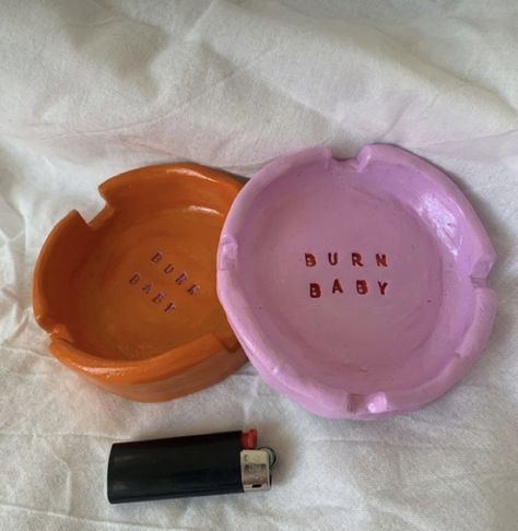 Diy Clay Ashtray Aesthetic, Pottery Ashtray Aesthetic, Handmade Pottery Aesthetic, Clay Ashtrays Diy, Ceramic Ashtray Aesthetic, Asbak Clay Aesthetic, Ashtray Pottery Ideas, Handmade Ashtray Clay, Pottery Ashtray Ideas