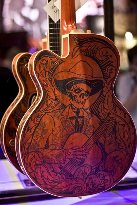 40 Beautiful and Creative Guitar Artworks - Bored Art Custom Instruments, Acoustic Guitar Art, Guitar Artwork, Ukulele Art, Art Musical, Instruments Art, Guitar Ideas, Guitar Painting, Unique Guitars