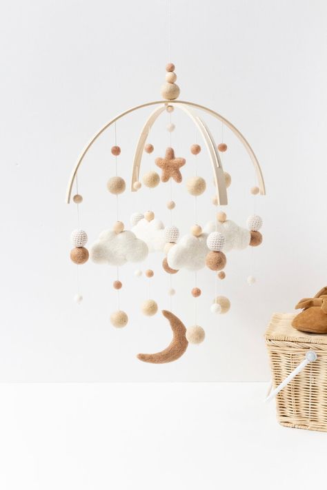 Felt Moon, Cloud And Moon, Felt Cloud, Moon And Clouds, Diy Wall Decor For Bedroom, Dreamy Decor, Diy Baby Mobile, Baby Mobil, Pom Pom Baby