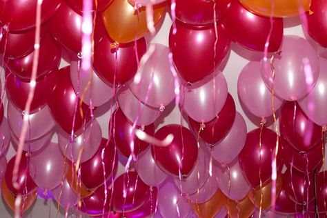 Dark Pink Balloons, Pink Red Balloons, Pink And Red Balloon Decorations, Pink And Red Balloons, Pink And Orange Balloons, Pink And Red Party Decorations, Red And Pink Birthday Theme, Red And Pink Birthday, Red And Pink Party