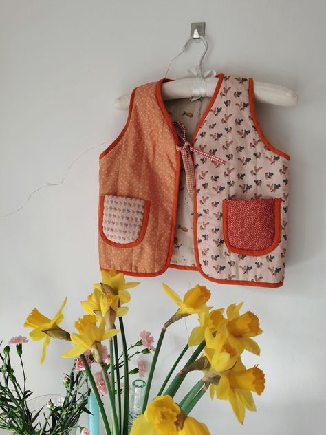 Patchwork toddler vest, chicken quilted vest, farm printed clothes Quilted Vest Outfit, Diy Vest, Chicken Quilt, Diy Pants, Toddler Vest, Vest Sewing Pattern, Quilted Clothing, Patchwork Vest, Boy Sewing