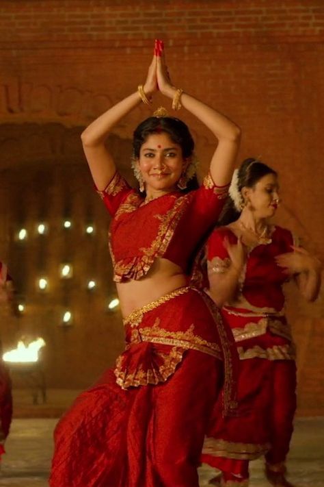 Shyam Singha Roy, Bharatanatyam Costume, Ravi Varma, Sneha Actress, Sai Pallavi Hd Images, Sai Pallavi, Actress Hairstyles, Bollywood Hairstyles, Dance Like This