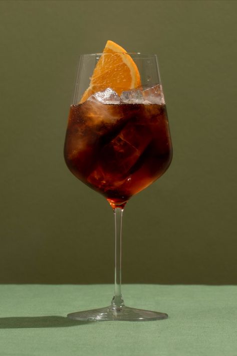 Kalmitxo - made with red wine and CAPI Spiced Cola. Kalimotxo Recipe, Autumn Drinks, Orange Wheels, Cold Brew Coffee, Ginger Beer, Guilty Pleasures, Low Sugar, Blood Orange, Cold Brew