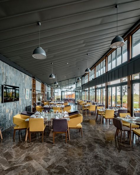 Golf Restaurant, Club Design Interior, Country Club Design, Clubhouse Design, Golf Clubhouse, Cricket Club, Country Clubs, Golf Brands, Driving Range