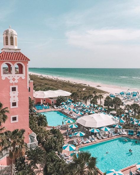 Ann Dang • travel & design (@xplorationink) • Photos et vidéos Instagram Beach House Hotel, The Don Cesar, Florida Travel Destinations, Don Cesar, Girls Vacation, St Pete Beach, Florida Girl, Landmark Hotel, The Don