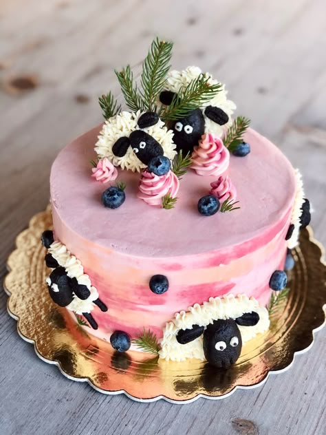 Buttercream Animal Cake, Sheep Smash Cake, Shaun The Sheep Birthday Cake, Lamb Birthday Cake, Sheep Cupcake Cake, Sheep Birthday Party, Sheep Cake Design, Sheep Cake Ideas, Lamb Cake Ideas