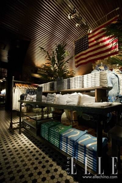 The Sitch on Fitch: Hollister Co. Taikoo Li Sanlitun Pics... Hollister Interior Design, Hollister Store Aesthetic, Hollister Store Interior, Hollister Interior, Brand Psychology, Hollister Store, Sanctuary Room, Hollister Shop, Hollister Style