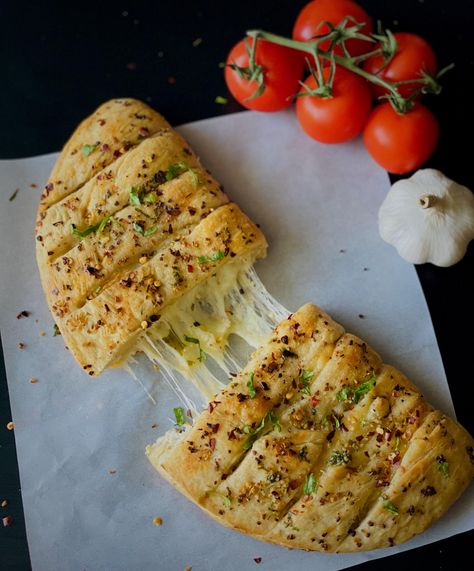 Cheese stuffed garlic bread Dominos Garlic Bread, Naan Recipes, Wedding Buffets, Bread Naan, Stuffed Garlic Bread, Garlic Cheese Bread, Yeast Breads, Handmade Logo, Eggless Recipes