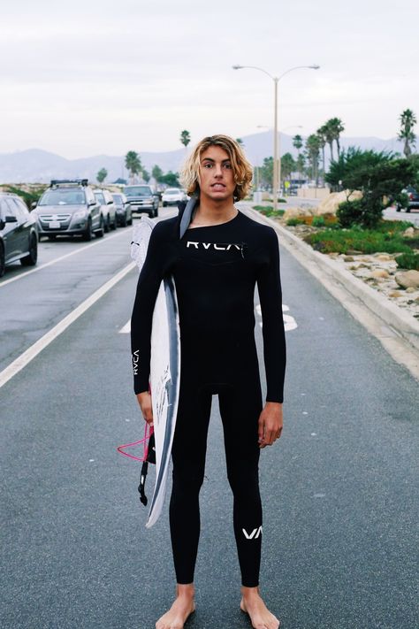 Curren Caples Curren Caples, Surf Boys, Hot Surfers, Boys Hairstyles, Surfer Guys, Surfer Boys, Surfer Dude, Nice People, Kitesurfing