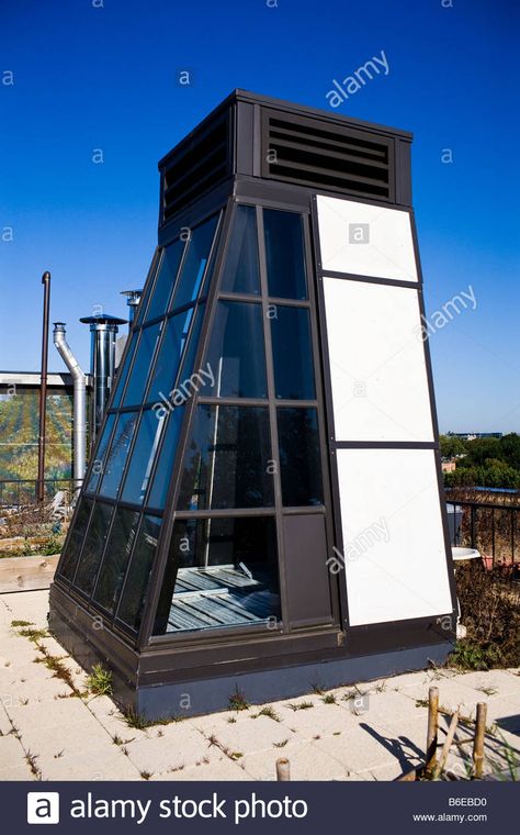 Solar chimneys mounted on the roof of the Middle School Building at Sidwell Friends School. Stock Photo Solar Chimney Architecture, Middle School Building, Solar Chimney, Green Roof House, Chimney Design, Passive Solar Heating, Passive Cooling, Friends School, Passive Solar Design