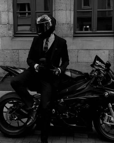 Aesthetic Bike, Motorcycle Guy, Hot Biker Guys, Biker Photography, Motos Yamaha, Image Moto, Biker Photoshoot, Man In A Suit, Bike Aesthetic