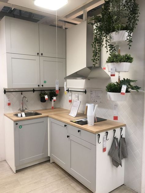 Corner Kitchen Design, Small Corner Kitchen, Kitchenette Design, Tiny Kitchen Design, Corner Kitchen, Simple Kitchen Design, Small Apartment Design, Small Kitchen Decor, Studio Apartment Ideas