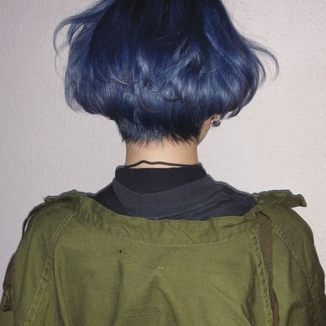 Hair color and cut goals! The undercut and periwinkle color is so edgy!! Makoto Kino, Minako Aino, Cool Short Hairstyles, Sailor Mercury, Hair Color And Cut, Dye My Hair, Hair Reference, Grunge Hair, Undercut