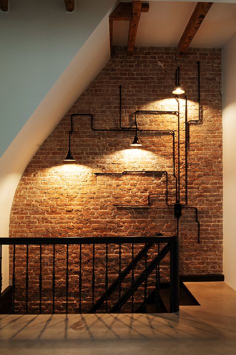 Industrial House Lighting, Industrial Wall Lights Kitchen, Industrial Loft Lighting, Brick Wall Lighting, Cafe Lighting Ideas, Industrial String Lights, Industrial Lighting Ideas, Conduit Lighting, Restaurant Lighting Design