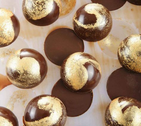 Exclusive Recipes from “Chocolate” by Ferrandi Paris - France Today Handmade Chocolate Truffles, Molded Chocolate Candy Recipe, Chocolate Bar Filling Ideas, Bon Bon Filling Recipes, Truffle Decoration, Chocolatier Recipes, Confectionery Recipes, Bon Bon Chocolate, Chocolate Molds Recipe