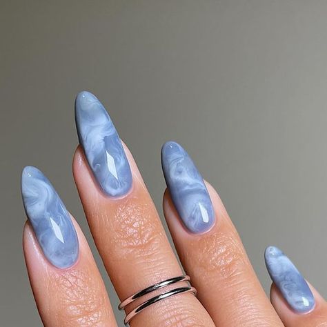 Marble Nails Aesthetic, Fun Easy Nail Designs, Subtle Nail Ideas, Gloomy Nails, Nails That Match With Everything, Light Blue Marble Nails, Stormy Nails, Textured Nail Designs, Gray Marble Nails