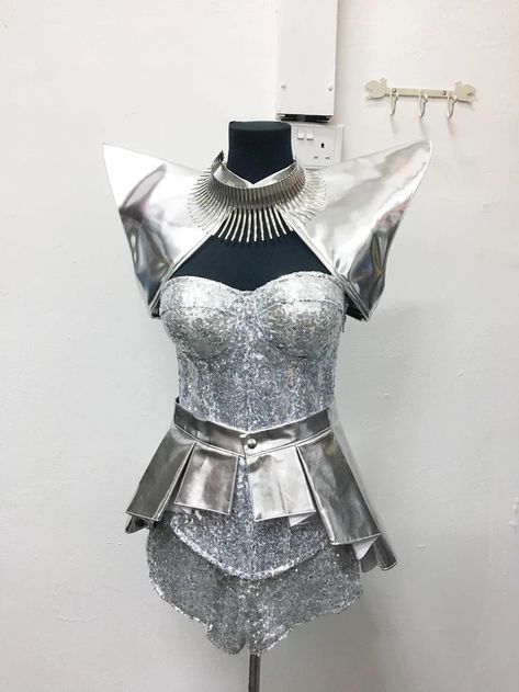 Futuristic Dress, Futuristic Outfits, Futuristic Costume, Futurism Fashion, Space Costumes, Drag Queen Outfits, Silver Outfits, Alien Costume, Space Fashion