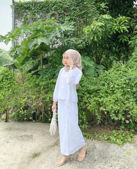 Hijab Formal, Dress Muslim Modern, Eid Fashion, Model Hijab, Tutorial Hijab Pashmina, Ootd Poses, Muslimah Style, Simple Hijab, Tutorial Hijab