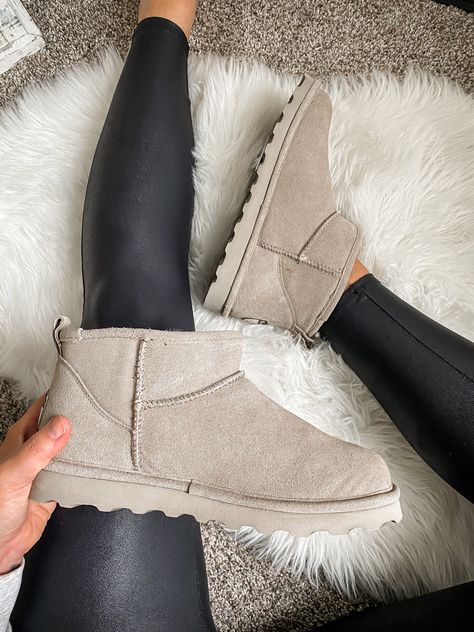 Outfits With Bearpaw Boots, Bear Paw Shorty Boot Outfit, Bear Paw Boots Outfit, Bearpaw Boots Outfit, Buckle Boots Outfit, Bear Paw Boots, Tall Boots Outfit, Boots Outfit Ankle, Closet Wishlist