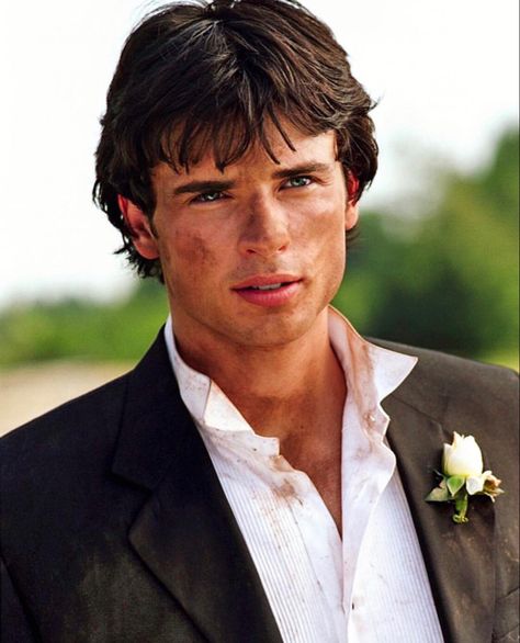 Clark Kent Smallville, Smallville Clark Kent, Tom Welling Smallville, Tom Welling, Clark Kent, Smallville, Attractive Guys, Hot Actors, Dream Guy