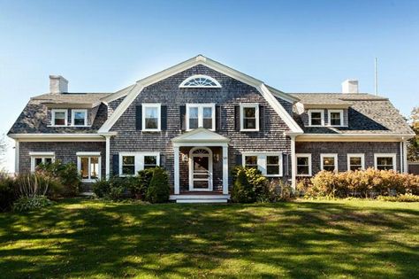 Sarah Richardson Home, Gambrel Exterior, Old Beach House, Cape Cod Beach House, Cap Cod, Cape Style Homes, Sarah Richardson Design, Cape Cod Style House, Cape Cod Beaches