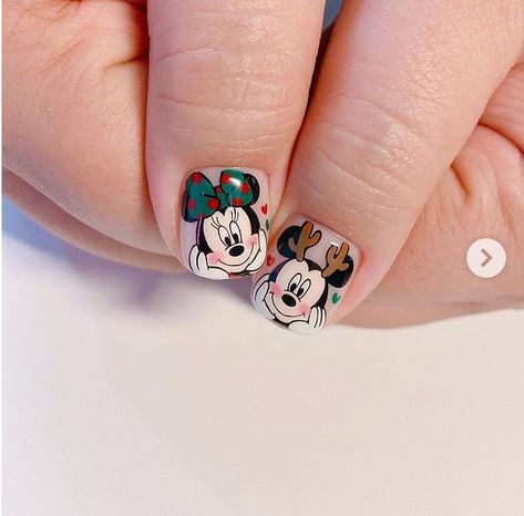 Mickey And Minnie Christmas Nails, Christmas Nails Mickey Mouse, Minnie Christmas Nails, Simple Mickey Mouse Nails, Mickey Christmas Nails, Mickey Mouse Christmas Nails, Disney Holiday Nails, Disney Christmas Nails Design, Christmas Disney Nails