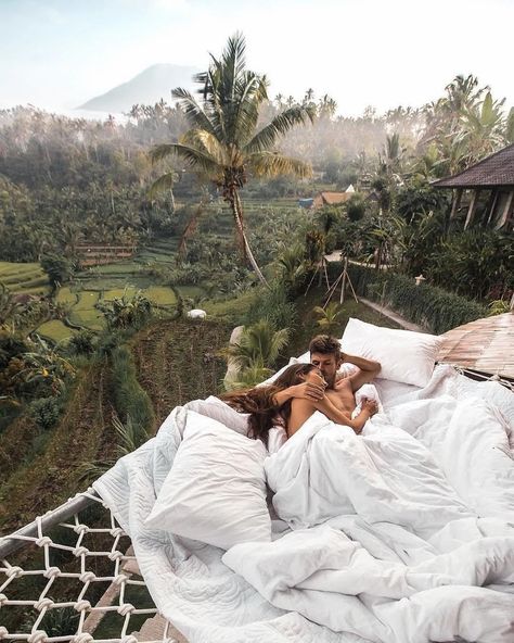 House Photoshoot, Winter Honeymoon, Adventure Picture, Honeymoon Pictures, Honeymoon Places, Honeymoon Locations, Best Honeymoon Destinations, Dream Honeymoon, Honey Moon