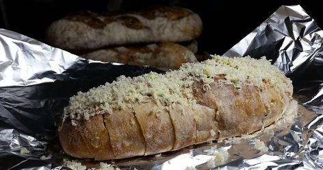 Gorgonzola Sauce, Crusty Rolls, Gorgonzola Cheese, Italian Bread, Grated Parmesan Cheese, Italian Sausage, Italian Restaurant, Pasta Sauce, Garlic Bread