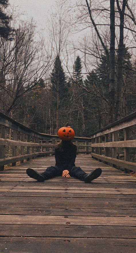 Poses With Pumpkins, Pumpkin Face Pictures, Pumpkin Face Photoshoot, Pumpkin Head Photoshoot One Person, Pumpkin Head Halloween Photoshoot, Pumpkin Head Photoshoot Single, Pumpkin Head Photoshoot Siblings, Pumpkin Head Photoshoot Ideas, Pumpkin Head Photoshoot Solo