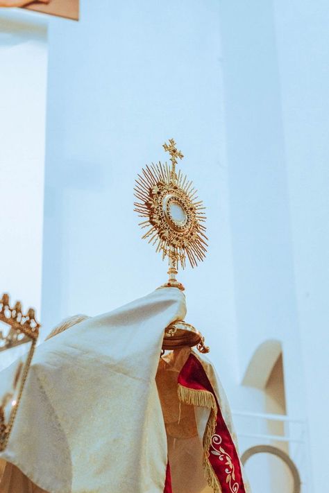 Eucharistic Adoration Wallpaper, Catolico Aesthetic, Mexican Catholic Aesthetic, Catholic Wallpaper Aesthetic, Catholic Core Aesthetic, Monstrance Catholic, Wallpaper Catolico, Adoration Catholic, Roman Catholic Art