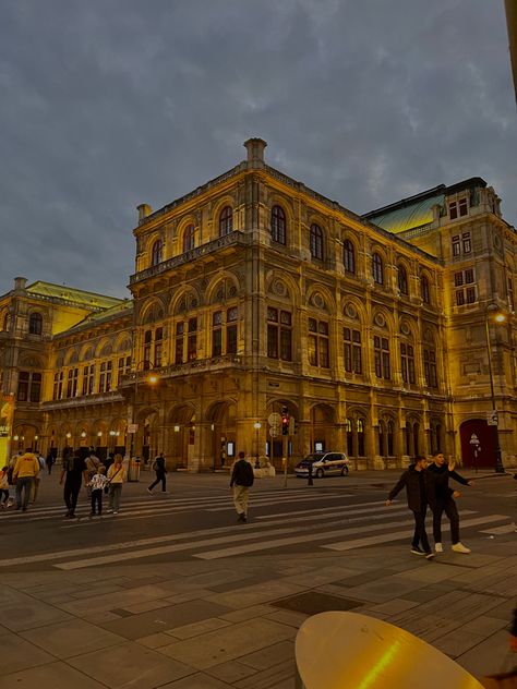 Vienna Austria Opera House, Opera Vienna, Vienna Opera House, Inter Railing, Vienna Waits For You, Backpack Through Europe, Vienna Travel, Austria Travel, Europe Trip