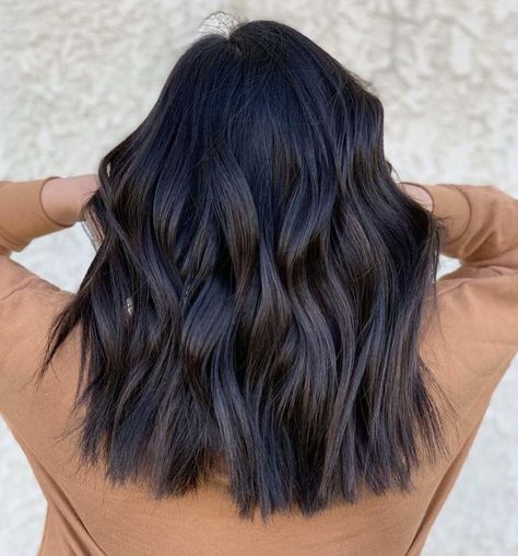 Shoulder Blade-Skimming Style Dark Mid Length Hair, The Splits, Dark Brunette Hair, Midlength Haircuts, Brown Hairstyles, Classic Brown, Mid Length Hair, Dark Brown Hair, Long Bob