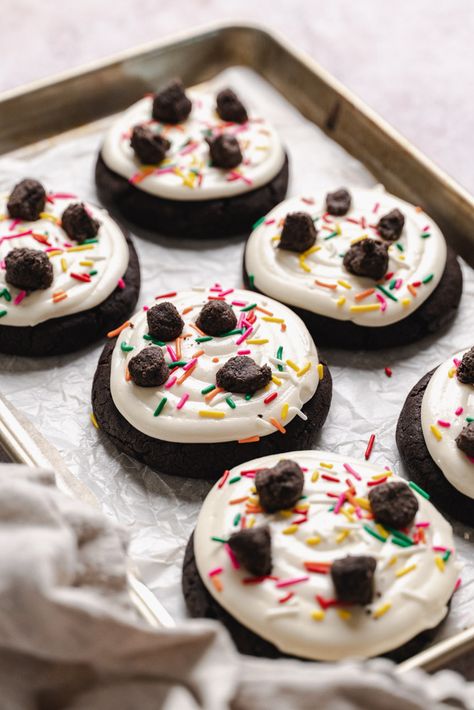 Vegan Oreo Birthday Cookies Vegan Sprinkle Cookies, Vegan Crumbl Cookies, Vegan Crumble Cookies, Vegan Crumble, Oreo Cookie Recipes, Cocoa Powder Cookies, Oreo Milkshake, Vegan Cookies Recipes, Sprinkle Cookies