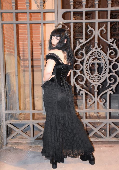 Gothic Wedding Dress Aesthetic, Goth Dress Formal, Alternative Fits, Thrifting Manifestation, Romantic Goth Outfits, Classic Rock Fashion, Classy Goth, Black Scene, Wedding Dress Aesthetic