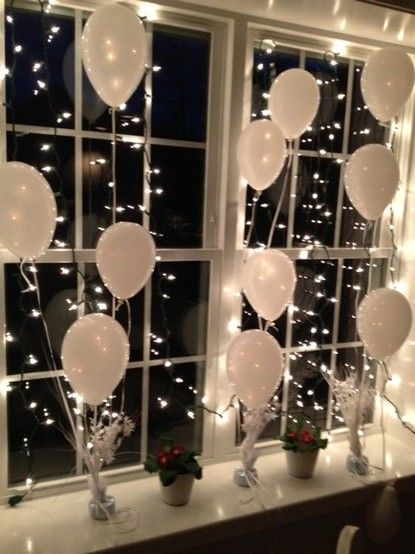 Fantastic Decorations for anything... ballons, Xmas tree lights and a window.. Birthday Window Decorations, Snowball Dance, My Super Sweet 16, Xmas Tree Lights, Fairy Lights Decor, 16th Birthday Decorations, Dance Decorations, Birthday Party At Home, Lights Decor