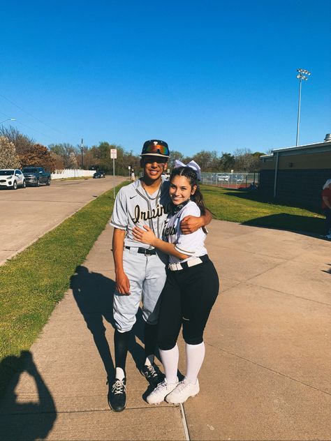 Baseball Boyfriend Softball Girlfriend, Softball Baseball Couples, Softball And Baseball Couple Goals, Baseball And Softball Couple, Baseball Couple Aesthetic, Baseball Softball Relationship, Softball Couples, Couple Ideas Pictures, Mlb Wife