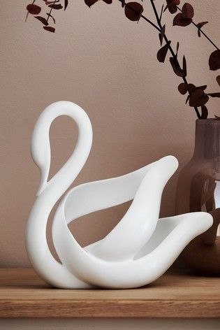 Swan Sculpture, Ceramic Sculpture Figurative, Sculptures Céramiques, White Swan, Pottery Sculpture, Sculpture Clay, Abstract Sculpture, Art Sculpture, Ceramic Sculpture