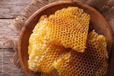 Stock Image: Golden honeycombs on a wooden plate. Horizontal top view closeup Diy Lip Plumper, Plump Lips Naturally, Aesthetic Health, Tattoo Health, Honey Benefits, Kitchen Bowls, Diy Lips, Bee Tattoo, Breakfast Tea