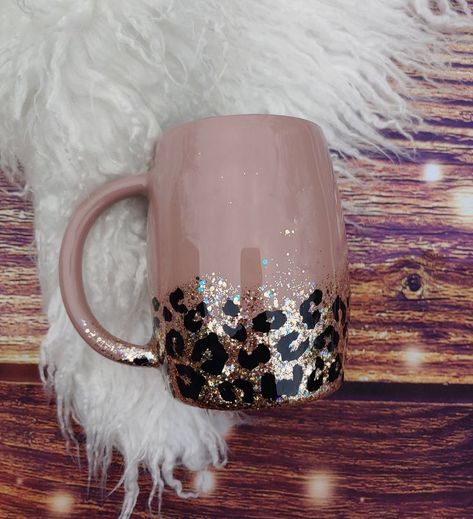 Fun Tumbler Sayings, Coffee Mug Tumbler Ideas, Epoxy Coffee Mugs, Christmas Glitter Tumbler Ideas, Coffee Tumbler Ideas, Epoxy Coffee Mug, Resin Tumbler Ideas, Diy Tumbler Cups, Epoxy Cups Ideas