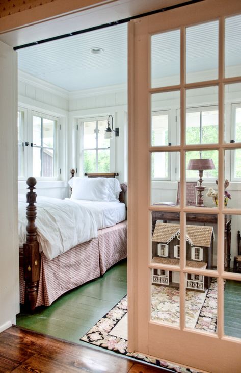 Farmhouse Sleeping Porch Enclosed Patio Ideas Sunroom, Sunroom Bedroom, Farmhouse Bedroom Set, Cheap Bedroom, Sleeping Porch, Blue Ceilings, Enclosed Patio, Painted Floor, Farmhouse Remodel