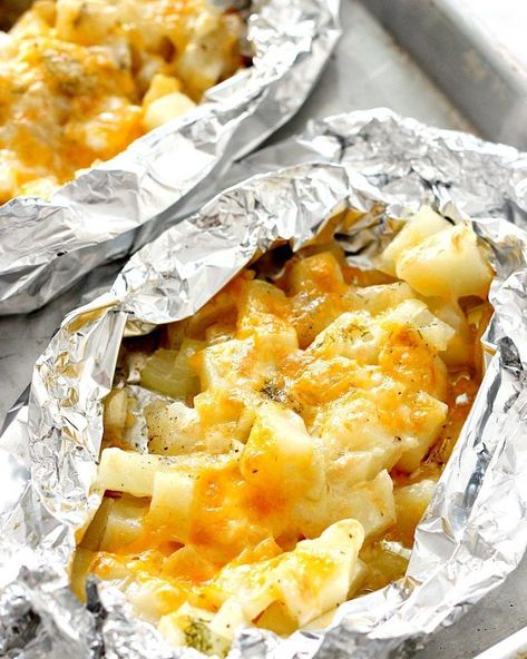 Potato Foil Packets, Tin Foil Dinners, Foil Packet Potatoes, Foil Pack Dinners, Foil Dinners, Foil Pack Meals, Foil Packs, Foil Packet Meals, Cheesy Potato