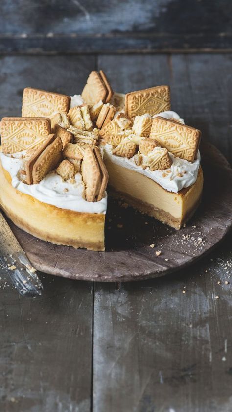 Custard Cream Cheesecake, Custard Cream Cake, Custard Creams, Baked Cheesecake, Custard Cream, Cream Cheesecake, Custard Desserts, Cream Biscuits, Custard Powder