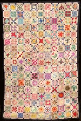 I love this Week by Week 1930s sampler quilt I found over at Sentimental Stitches. It’s made up of 187 – 4 inch quilt blocks. It makes me think of the popular, historical Dear Jane samp… Dear Jane Quilt, Vintage Quilts Antiques, Quilts Vintage, Sampler Quilts, Miniature Quilts, Sampler Quilt, Old Quilts, Antique Quilt, Antique Quilts