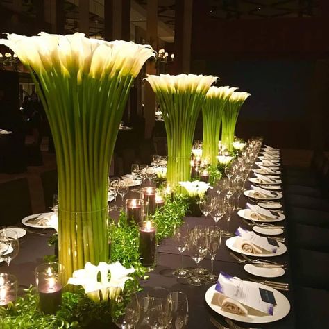 Wedding Sculpture, Green Tablescape, Creative Flower Arrangements, Tall Centerpieces, Luxury Wedding Venues, Venue Decor, Flower Arrangements Diy, Luxury Event, Long Table