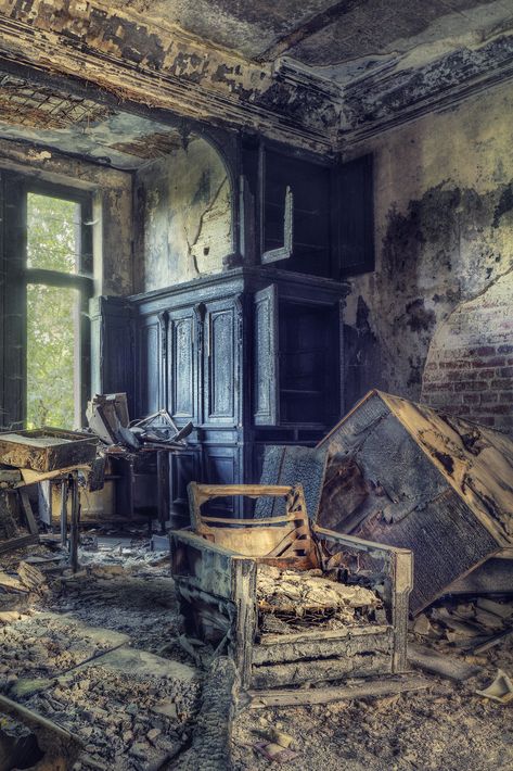 Burned Out Living Room | Benjamin Wiessner | Flickr Burnt House Aesthetic, Burn House Background, Burning Mansion, Burning House Photography, Burnt House, Abandoned Living Room, Abandoned Room Background, Burnt House Ruins, Haunted Castles