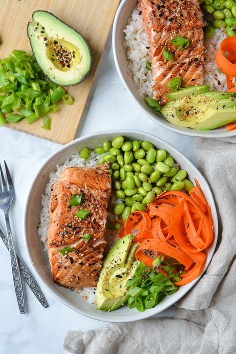 Grilled Salmon Poke Bowl, Poke Bowl Easy, Poke Bowl Ideas, Salmon Poke Bowl, Poke Bowl Recipe, Salmon Poke, 7 Spice, Food To Try, Poke Bowls