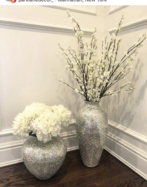 Floor Vase Fireplace Decor, Corner Vase Decor Living Room, Vase And Flowers Decoration, Floor Vase Decorating Ideas Living Room, Tall Vases Decor Living Room, Large Vase Filler Ideas, Big Vases Decor Living Room, Large Floor Vases Decor Ideas, Big Vase Decorating Ideas